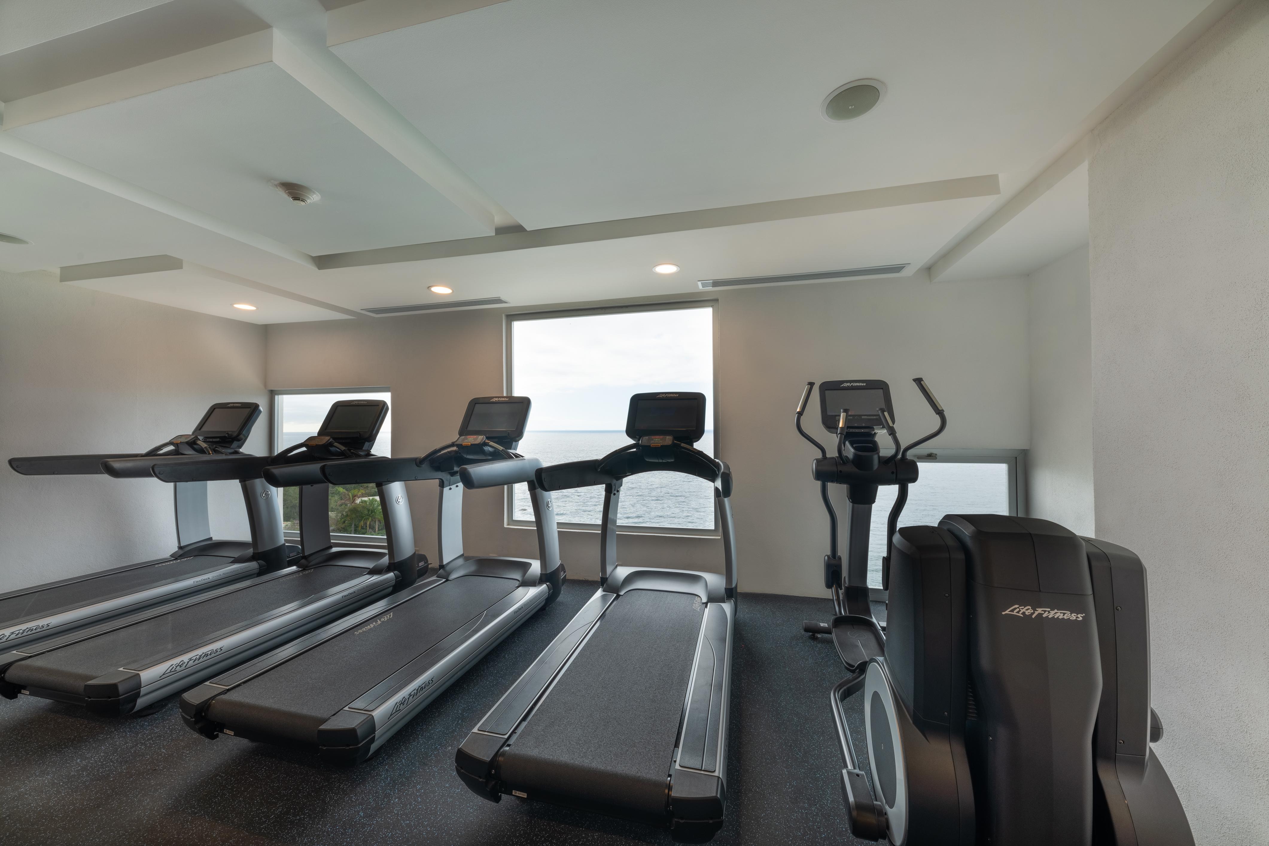 Grand Park Royal Puerto Vallarta - All Inclusive Esterno foto The gym at the hotel