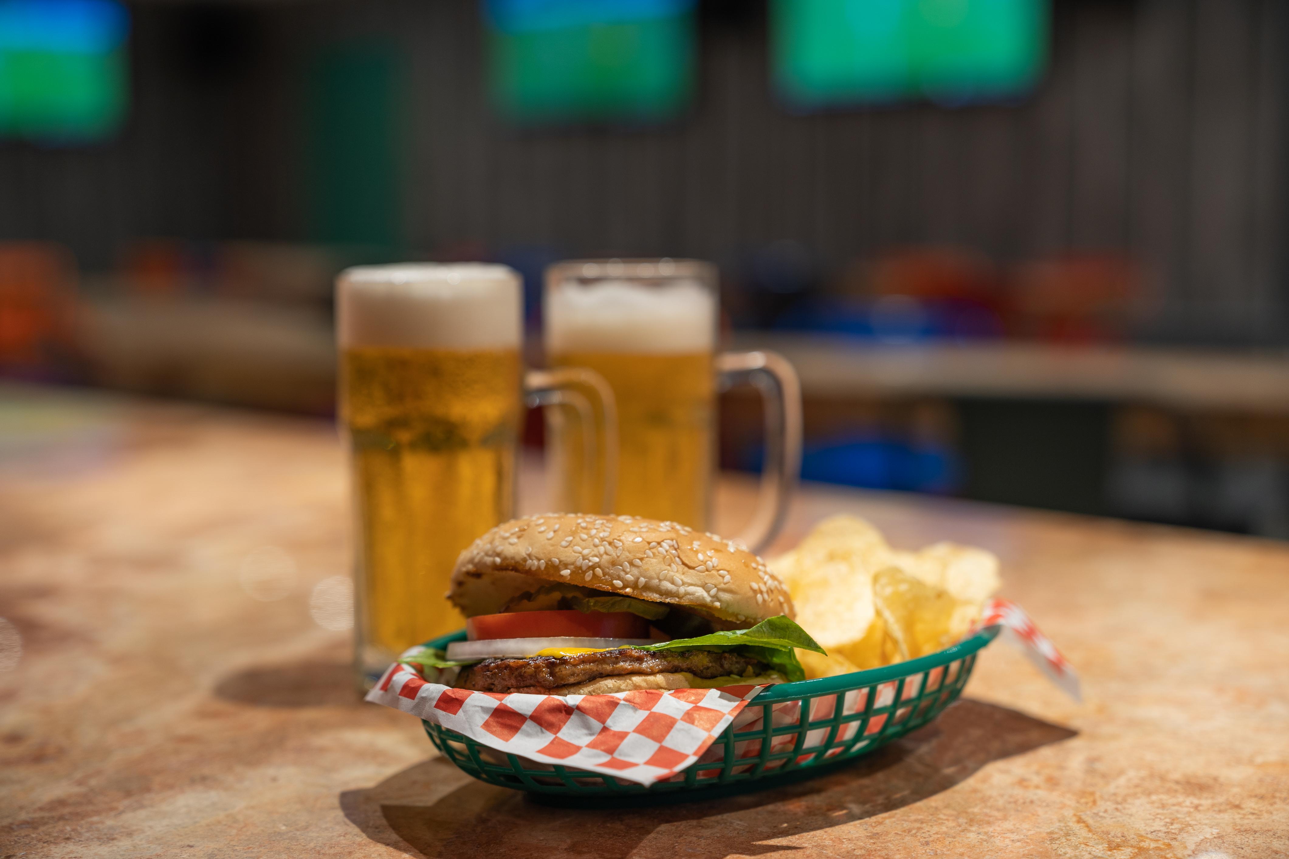 Grand Park Royal Puerto Vallarta - All Inclusive Esterno foto A cheeseburger and beer at a restaurant