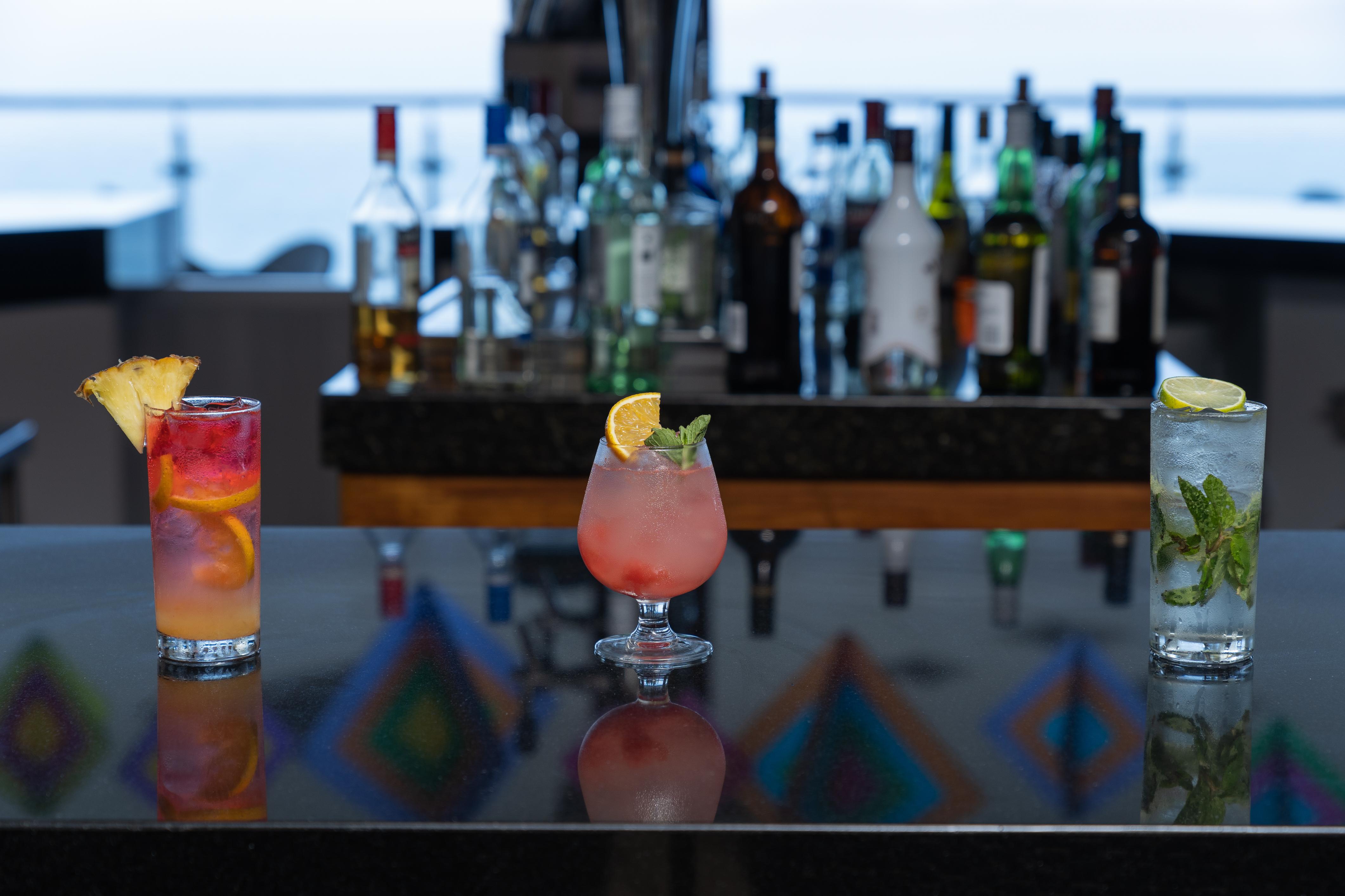 Grand Park Royal Puerto Vallarta - All Inclusive Esterno foto Cocktails at the bar
